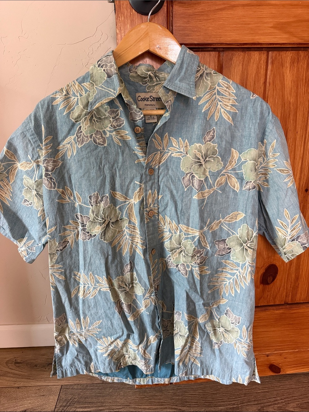 Cooke Street Honolulu Tropical Floral Aloha Shirt - Men's Size Medium